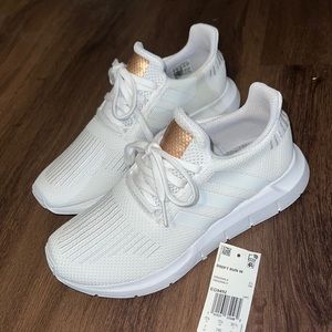 Adidas swift run sneakers